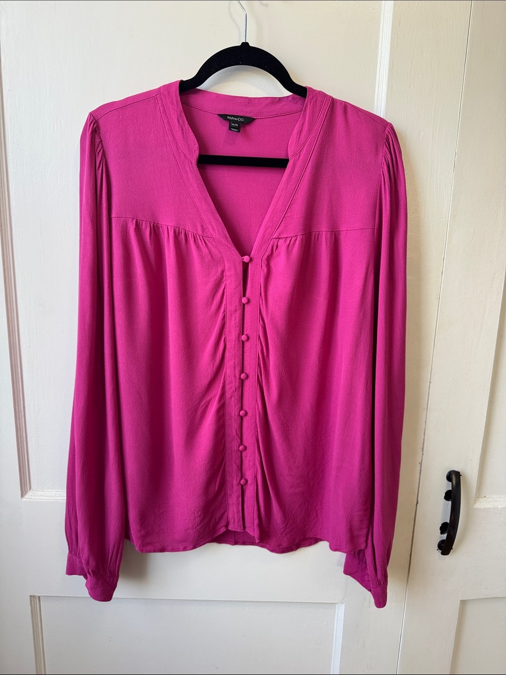 RW&CO. Pink Button-Front Long Sleeve Blouse